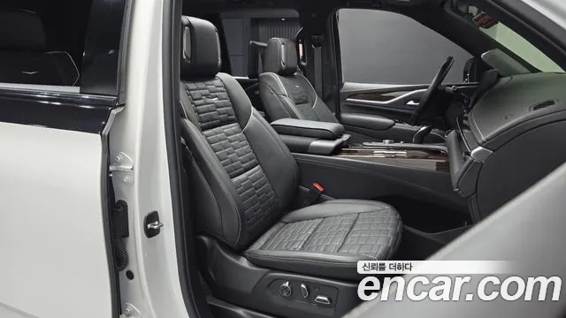 Cadillac Escalade 5th Gen — Фото автомобиля 16