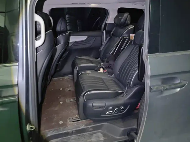 Roewe iMAX8 — Фото автомобиля 11