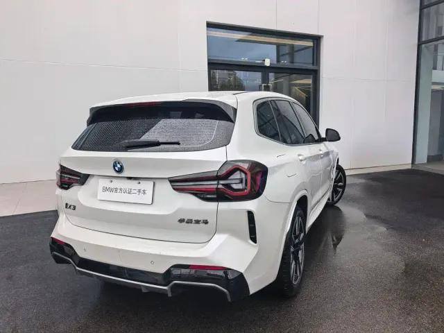 BMW iX3 — Фото автомобиля 15
