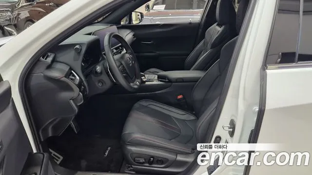 Lexus UX UX300h — Фото автомобиля 12