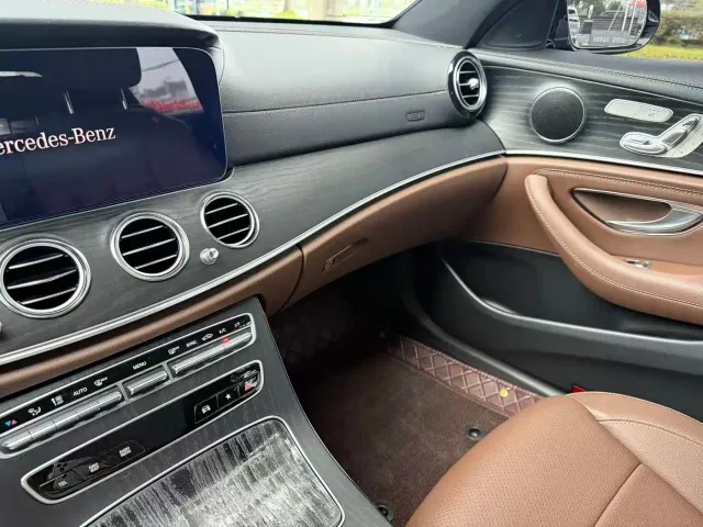 Mercedes-Benz E-Class — Фото автомобиля 3