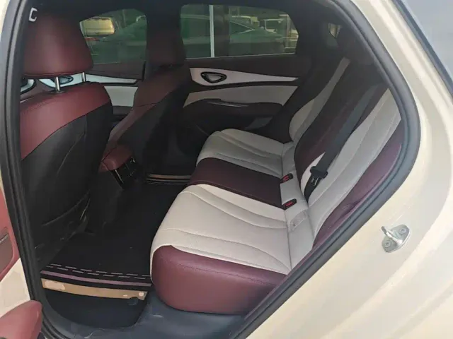 BYD Seal 07 DM-i — Фото автомобиля 16