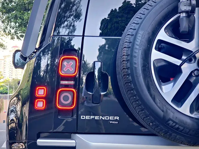 Land Rover Defender — Фото автомобиля 29
