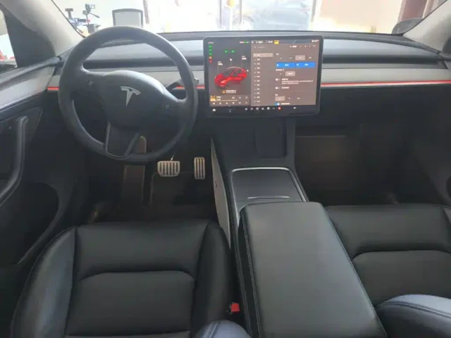 Tesla Model Y — Фото автомобиля 9
