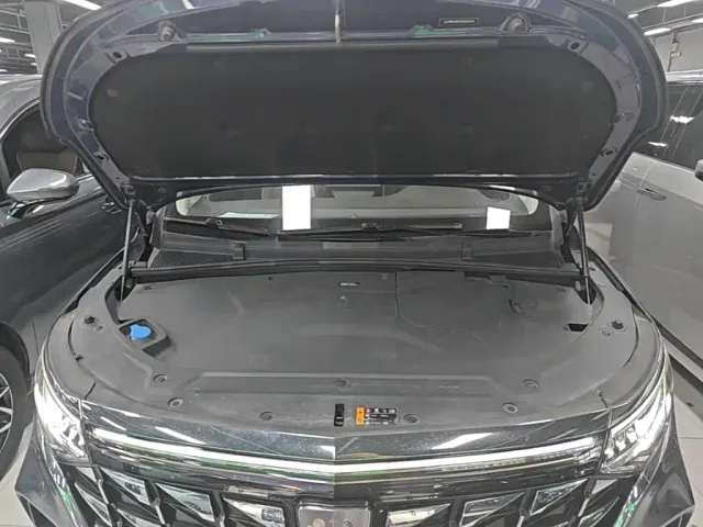Roewe iMAX8 — Фото автомобиля 19
