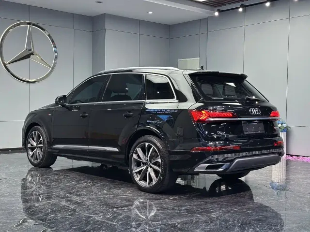 Audi Q7 — Фото автомобиля 9