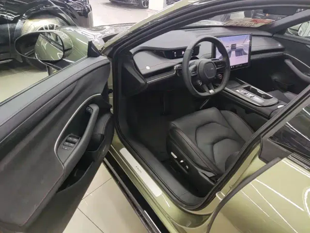 Xiaomi SU7 — Фото автомобиля 15