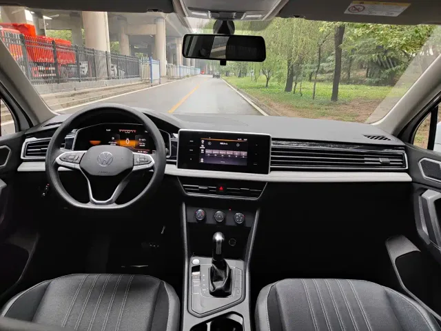 Volkswagen Tiguan L — Фото автомобиля 7