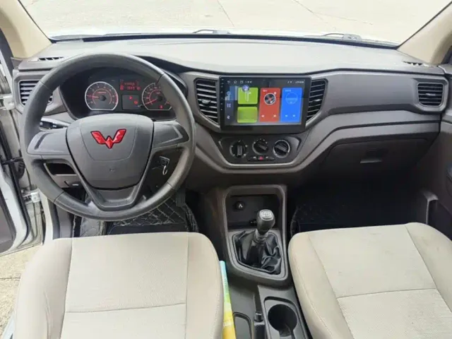 Wuling Hongguang V — Фото автомобиля 9