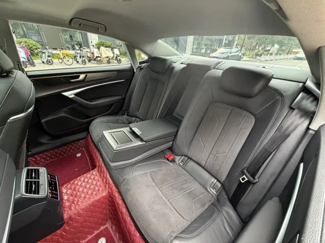 Audi A7L — Фото автомобиля 12