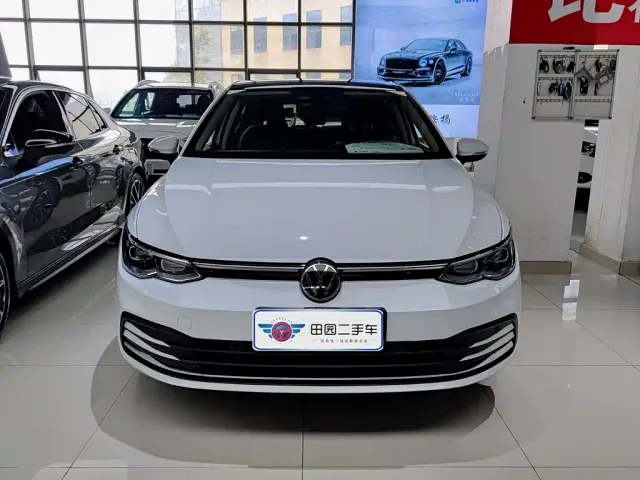 Volkswagen Golf — Фото автомобиля 2