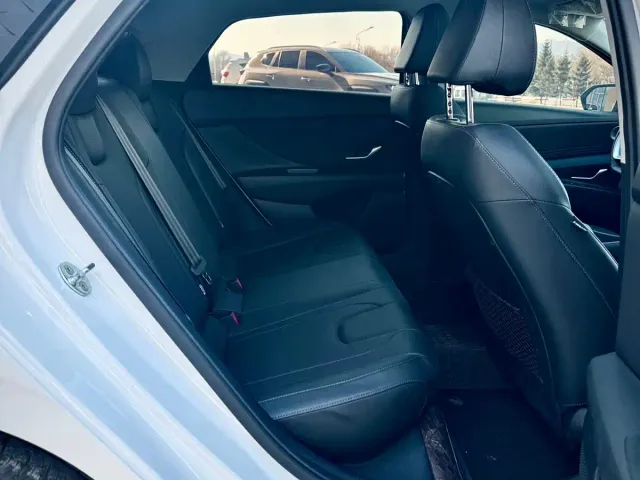 Hyundai Elantra — Фото автомобиля 12