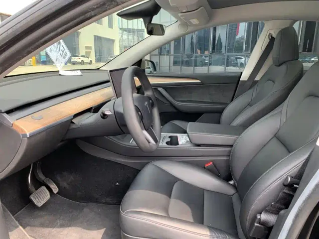 Tesla Model Y — Фото автомобиля 7