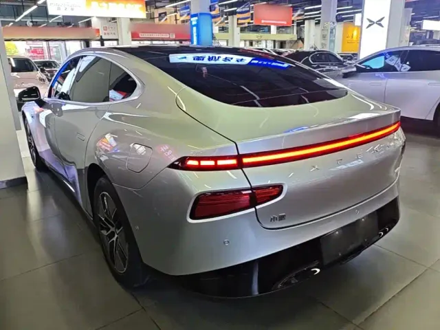 Xpeng P7 — Фото автомобиля 4