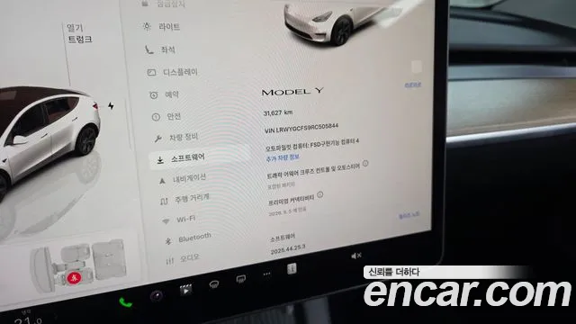 Tesla Model Y — Фото автомобиля 16
