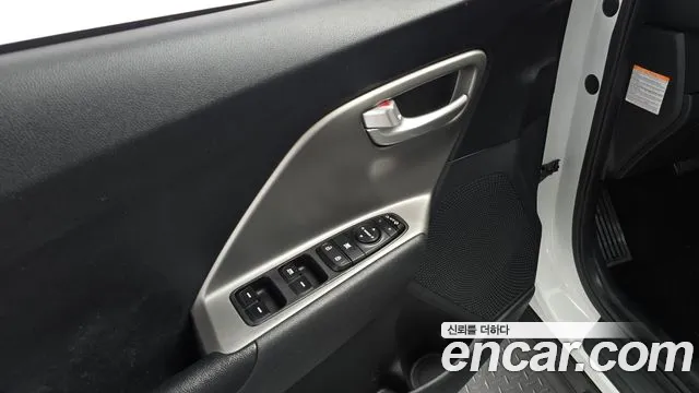 Kia Niro — Фото автомобиля 16
