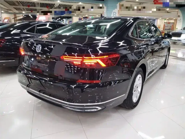 Volkswagen Passat — Фото автомобиля 4