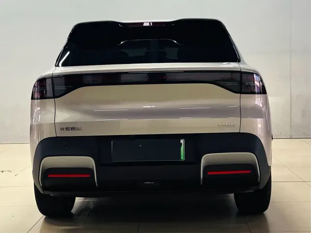 Changan Qiyuan Q05 — Фото автомобиля 5
