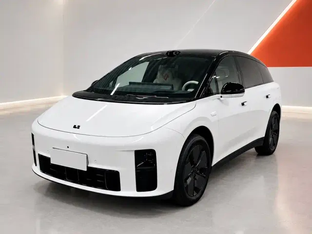 Фотография автомобиля — Li Auto i6