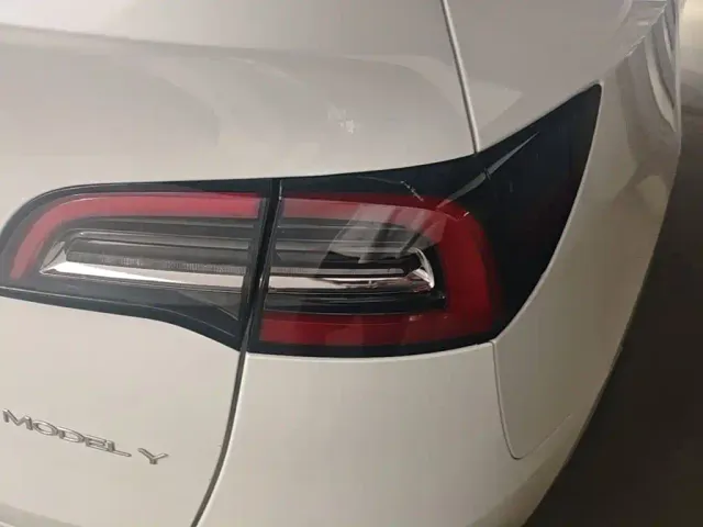Tesla Model Y — Фото автомобиля 7