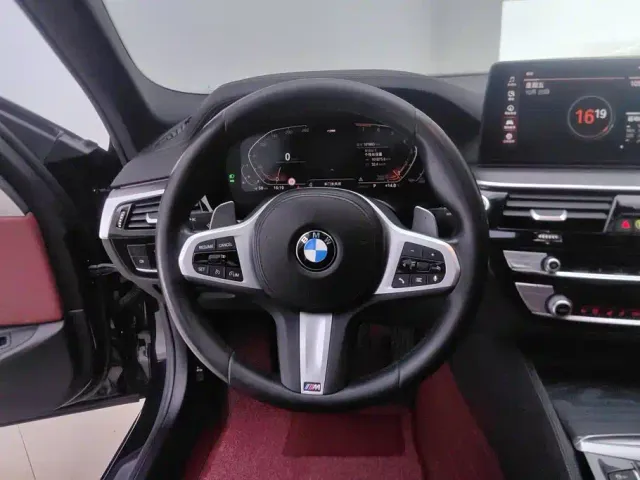 BMW 5 Series — Фото автомобиля 15