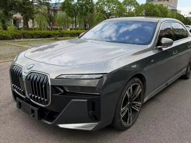 BMW i7 — Фото автомобиля 2