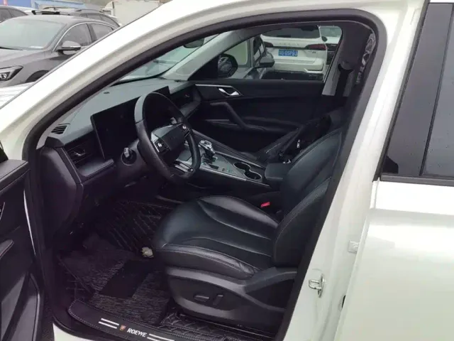 Roewe RX5 — Фото автомобиля 14