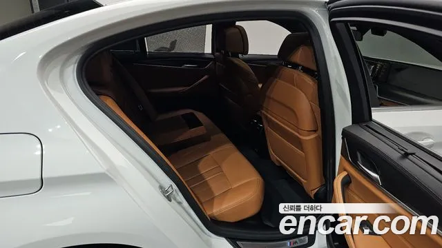 BMW 5 Series G30 — Фото автомобиля 11