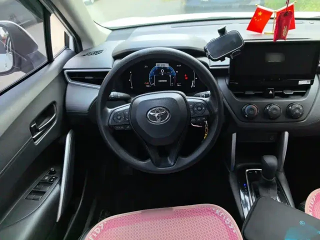Toyota Corolla Cross — Фото автомобиля 2
