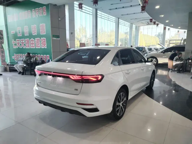 Geely Emgrand — Фото автомобиля 11