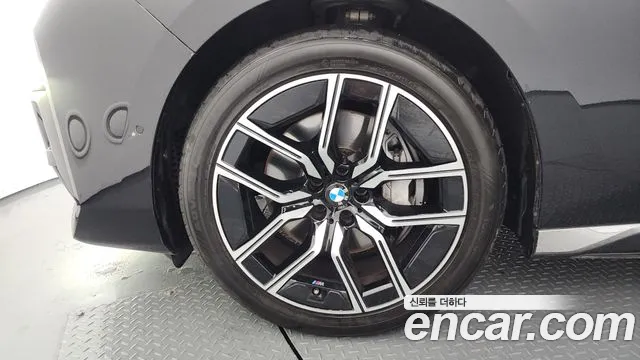 BMW 7-Series 7 серия (G70) 740i xDrive M Sport — Фото автомобиля 5