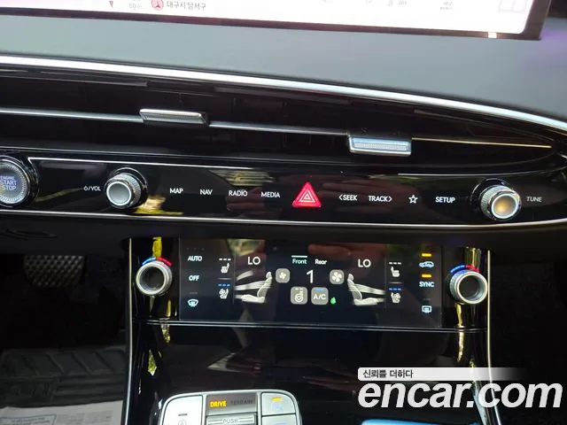 Genesis GV70 — Фото автомобиля 11