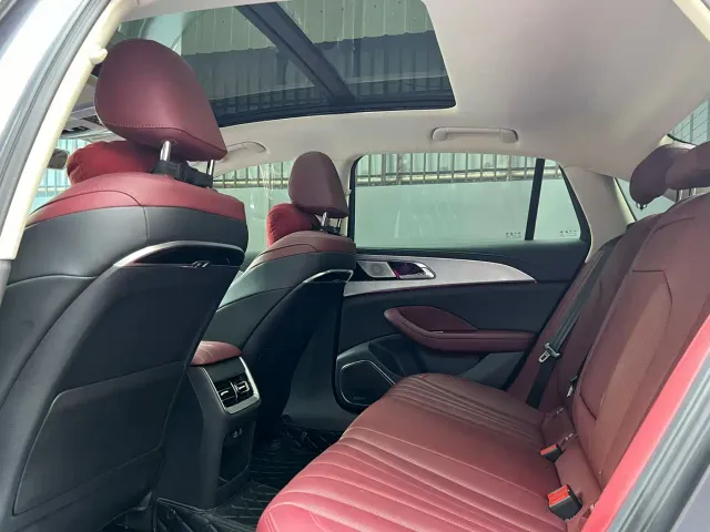 Hongqi H5 — Фото автомобиля 7