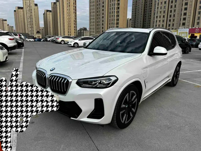 BMW iX3 — Фото автомобиля 2