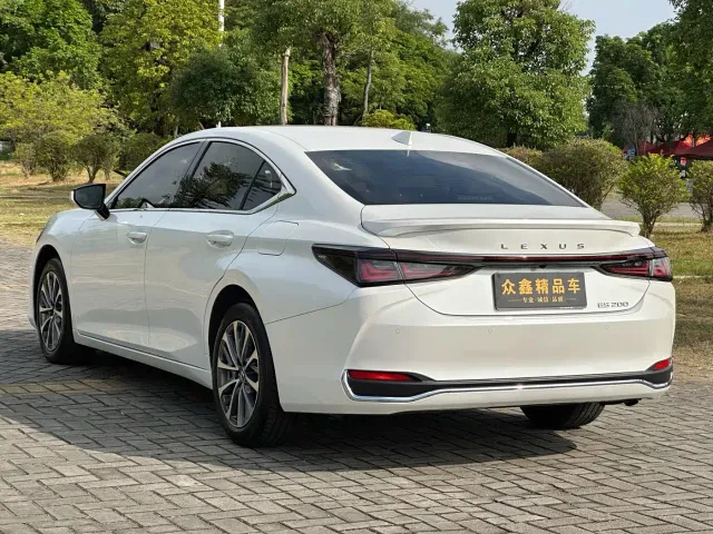 Lexus ES — Фото автомобиля 14