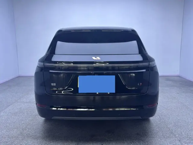 Li Auto L7 — Фото автомобиля 8