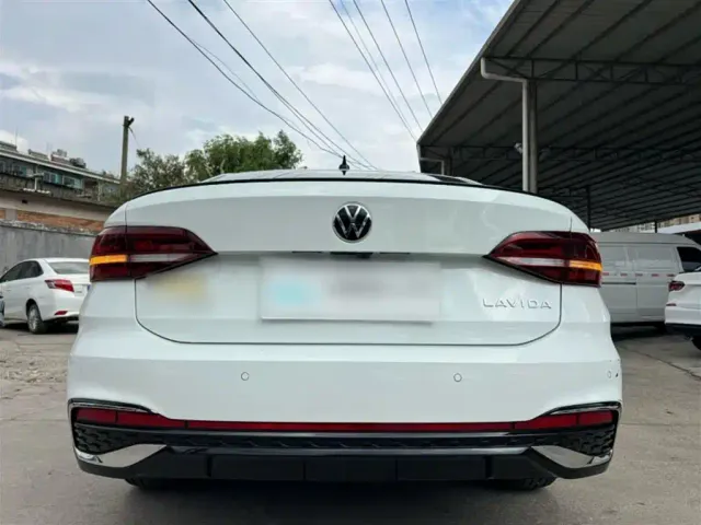Volkswagen Lavida — Фото автомобиля 11