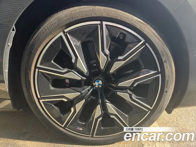 BMW i7 — Фото автомобиля 2
