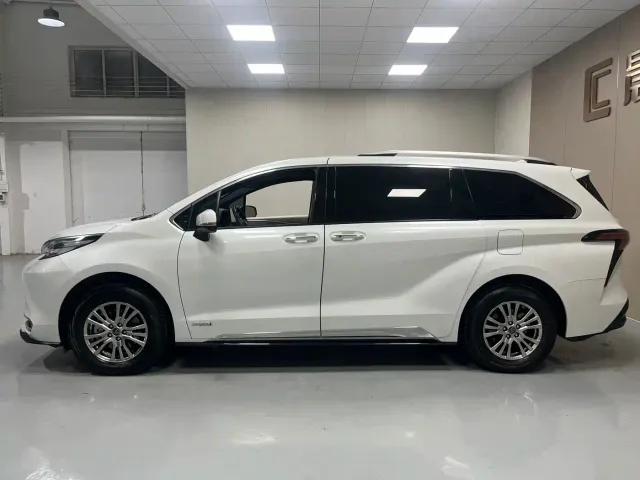 Toyota Sienna — Фото автомобиля 11