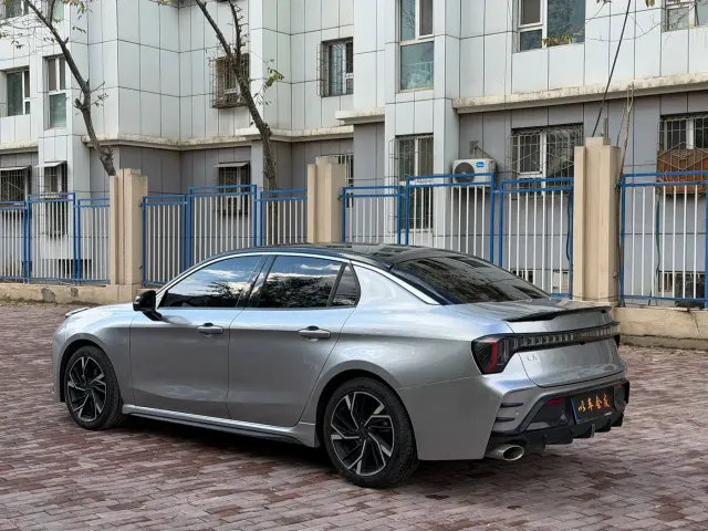 Lynk & Co 03 — Фото автомобиля 8
