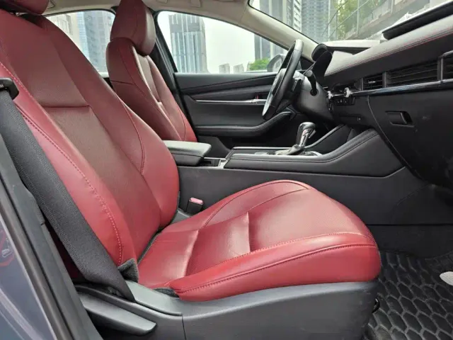 Mazda Axela — Фото автомобиля 12