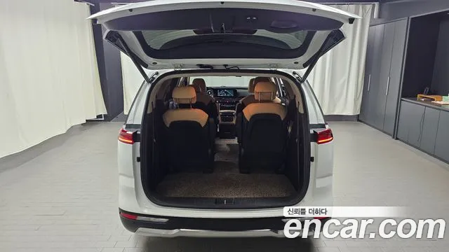 Kia Carnival Generation 4 — Фото автомобиля 20