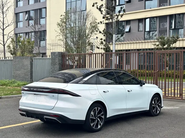 Geely Galaxy L6 — Фото автомобиля 16