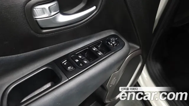 Jeep Renegade — Фото автомобиля 29