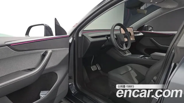 Tesla Model Y — Фото автомобиля 6