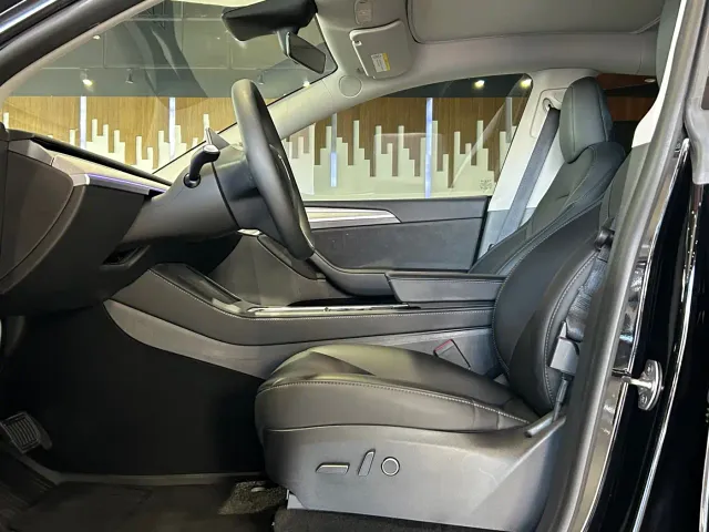 Tesla Model Y — Фото автомобиля 7
