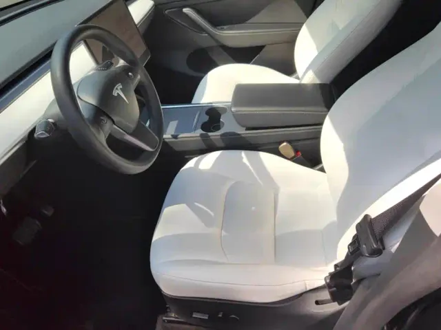 Tesla Model Y — Фото автомобиля 9