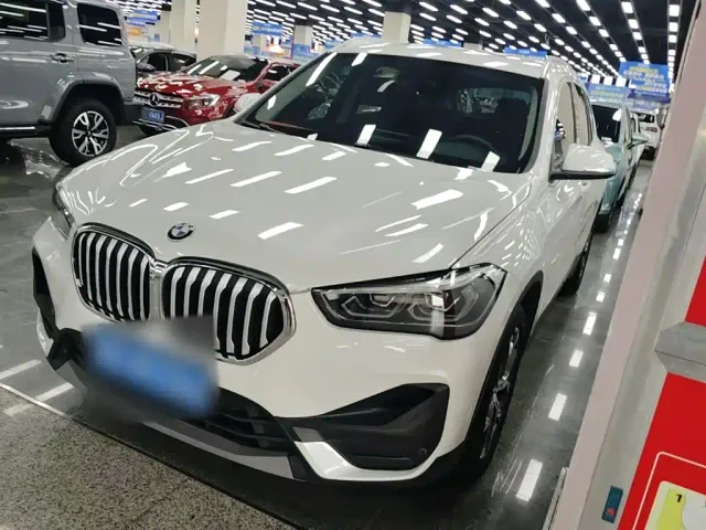 Фотография автомобиля — BMW X1