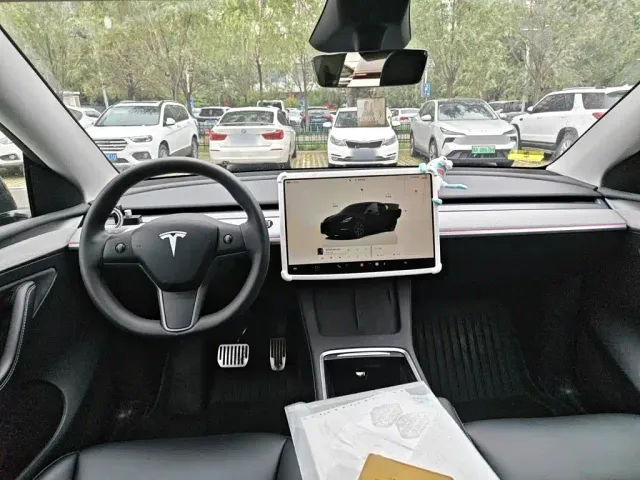 Tesla Model Y — Фото автомобиля 5