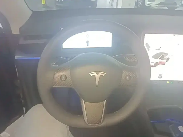 Tesla Model Y — Фото автомобиля 10